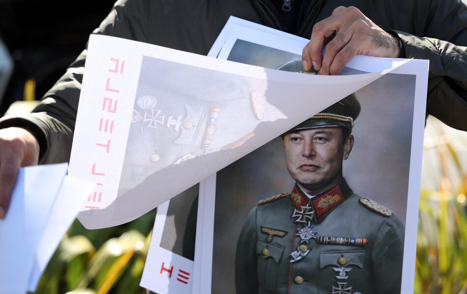 Manifestantes en el Reino Unido piden boicotear los coches Tesla de Elon Musk