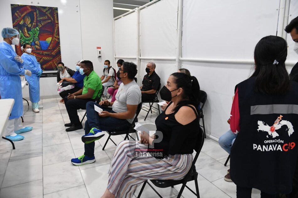 En casi un mes aplican 56 mil 210 dosis de AstraZeneca en la región Metropolitana