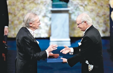 Handke recibe el premio Nobel de Literatura bajo una lluvia de críticas