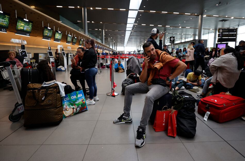 Incertidumbre ante cese de operaciones de aerolínea Viva Air