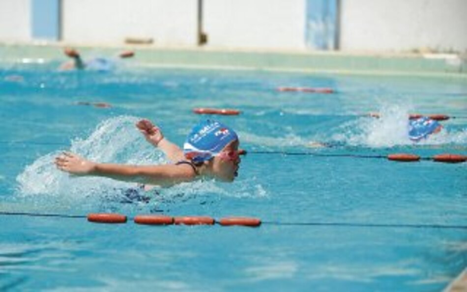 La Salle se impone en convivio acuático
