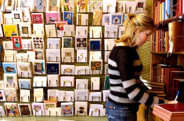 Quién fue Henry Cole, el filántropo inglés que inventó las tarjetas de Navidad para ‘no quedar como un maleducado’