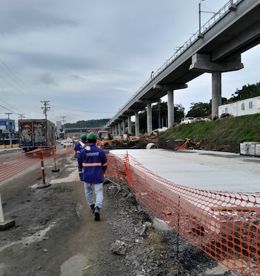 Atrapados entre el tranque y las inundaciones, así es el día a día de los residentes de Villa Zaíta