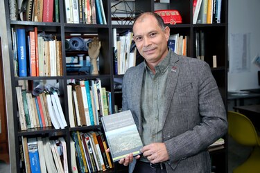 Universidad de Cambridge publica por primera vez una obra de un autor panameño