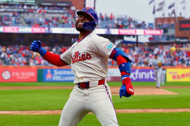 Jonrón de Edmundo Sosa ayuda a los Phillies a sellar su boleto a octubre