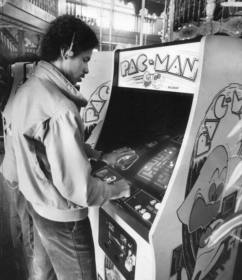 Pac-Man: qué hace tan adictivo y exitoso al juego que nació en Japón cuando su creador se comía una pizza