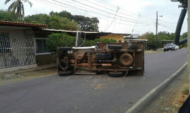 Pelotero de Herrera sale ileso de accidente de tránsito