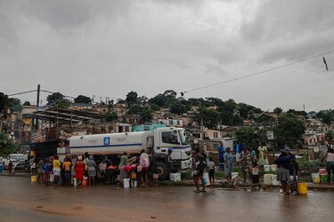 ‘Todo ha desaparecido’: las víctimas de las lluvias de Sudáfrica buscan refugio
