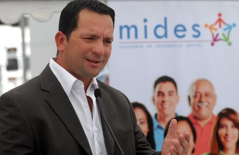 Exministro Guillermo Ferrufino y la finca de El Lirio