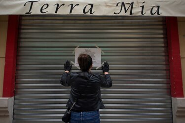 España registra más de 500 nuevas muertes por coronavirus en un día y llega a 2,696