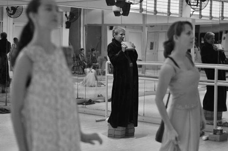 Una obra que reta las leyes universales