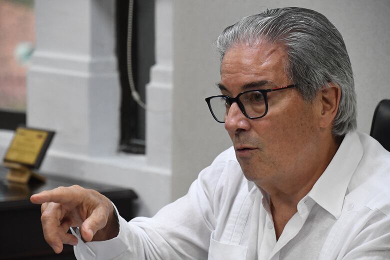 ‘Queremos eliminar la necesidad de buscar medicinas fuera del país’: Boyd Galindo