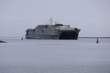 Llega a Colón buque de la marina de Estados Unidos para dar atención médica y social