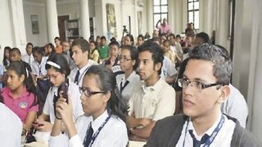 Promueven el debate estudiantil