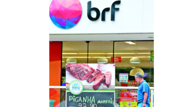 China frena temporalmente compra de carne brasileña