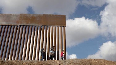 México exhorta a EU a frenar ola migratoria con plan de inversión