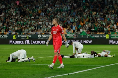 Bellerín rescata al Betis en el último suspiro ante el Real Madrid