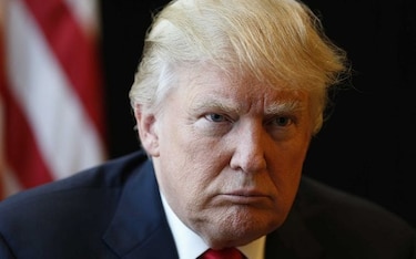 Trump exige pago a ex asesor por un caso de confidencialidad
