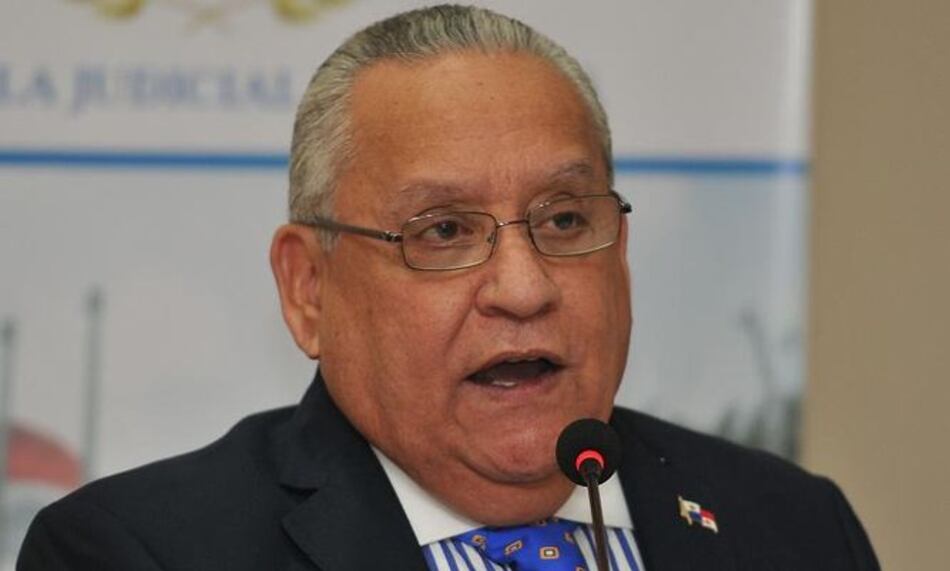 Magistrado Benavides presenta declaración de bienes patrimoniales