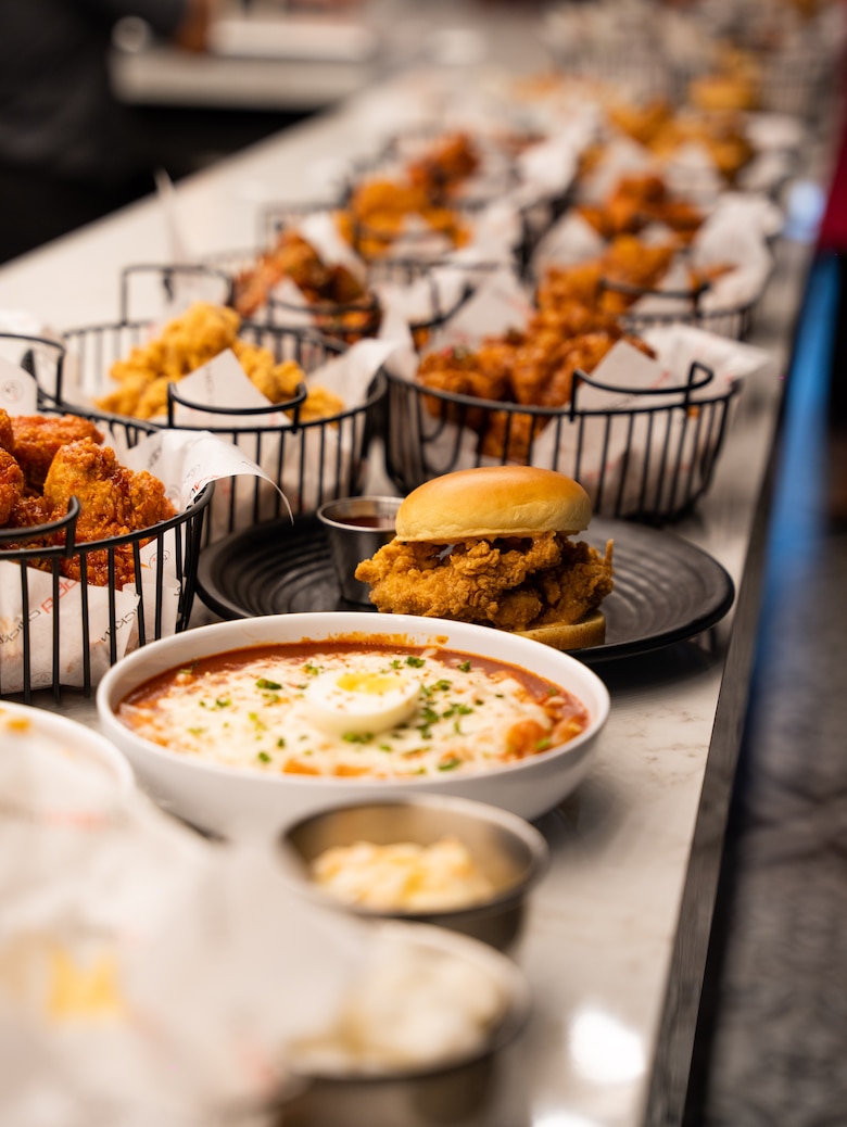 bb.q Chicken, la franquicia coreana que debuta en Centroamérica con su primer local en ciudad de Panamá