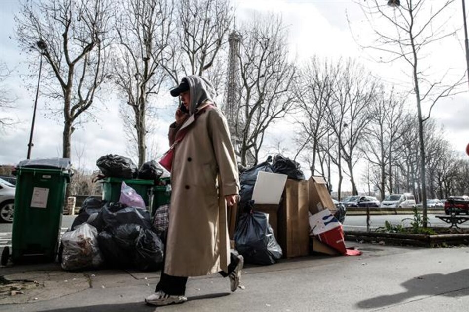 Huelga en la recolección de basura seguirá, al menos hasta el miércoles, en París