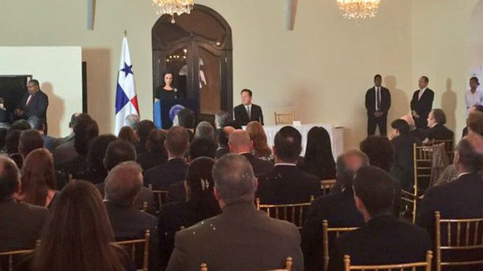 Presidente instala comité que evaluará prácticas del sistema financiero