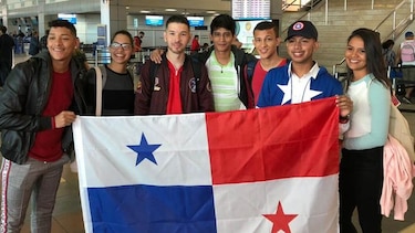 Becados del concurso de piloto comercial viajan a Estados Unidos