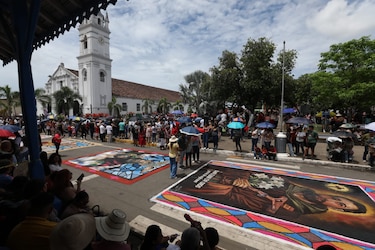 Alfombras, incienso y danzas: así se vive el Corpus Christi