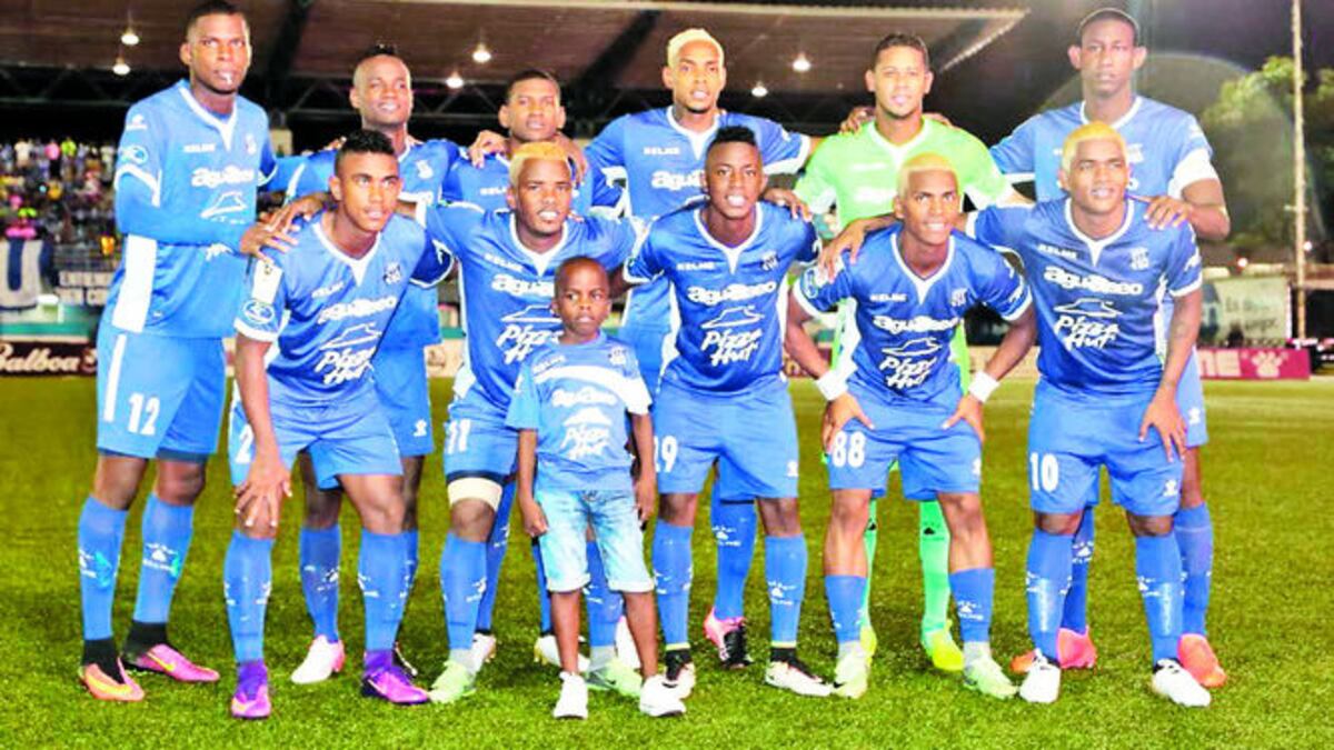 Equipo del Árabe Unido que inició el sábado ante el Tauro, en el Armando Dely Valdés. CORTESÍA