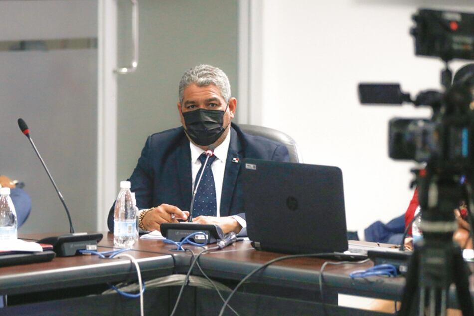 Minsa hará consultas antes de renovar el contrato a médicos cubanos