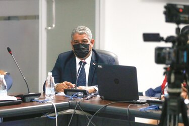 Minsa hará consultas antes de renovar el contrato a médicos cubanos