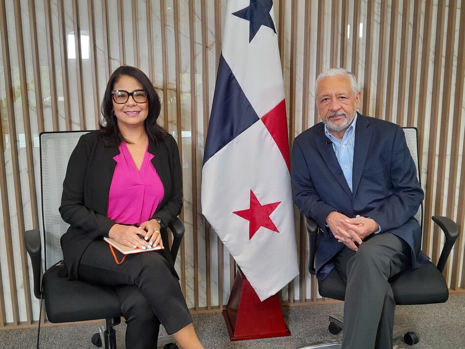 Ricaurte Vásquez, administrador de la ACP, en entrevista con La Prensa