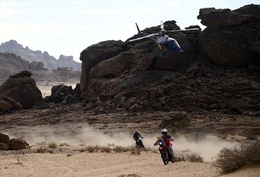 Al Attiyah y Sanders ganan también en la primera etapa del Dakar