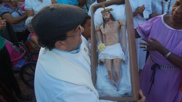 Antoneros reciben con júbilo al santo Cristo de Esquipulas