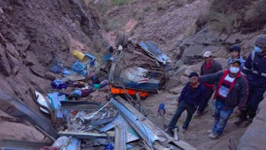 Sube a 34 el saldo de muertos por el accidente de autobús de pasajeros en Bolivia