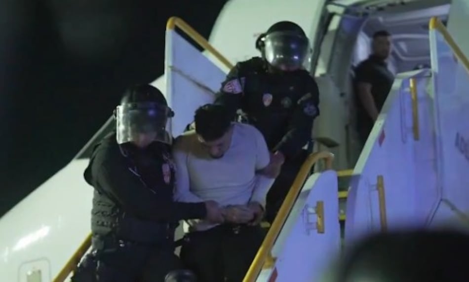 Estados Unidos deporta a El Salvador a 238 personas consideradas integrantes del Tren de Aragua, pese a existir orden judicial que lo impedía