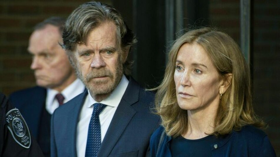 La actriz Felicity Huffman empieza a cumplir pena de cárcel
