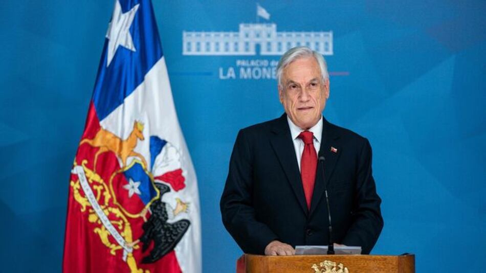 Piñera anuncia suspensión de alza en tarifa del metro de Santiago