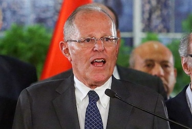 Presidente Kuczynski denuncia 'golpe' en Perú y dice que se defenderá ante el Congreso