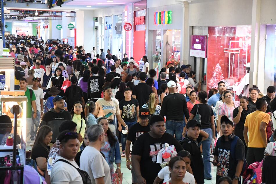 Centros comerciales proyectan récord de compradores en vísperas de Navidad