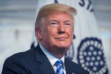 Donald Trump dice que tiene 'derecho absoluto' de perdonarse