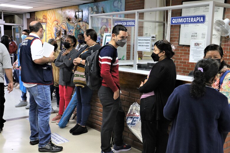‘Sí al Oncológico, no a los jamones y pollos’: una campaña a favor de la salud