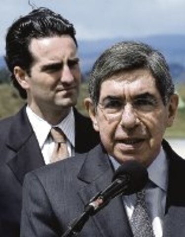 Oscar Arias niega pagos de China