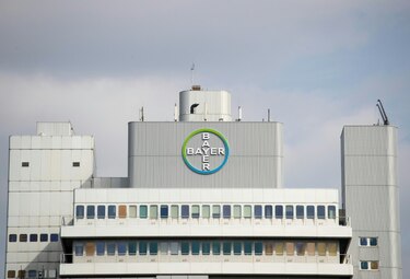 Bayer anuncia un acuerdo multimillonario para zanjar los litigios sobre su herbicida Roundup