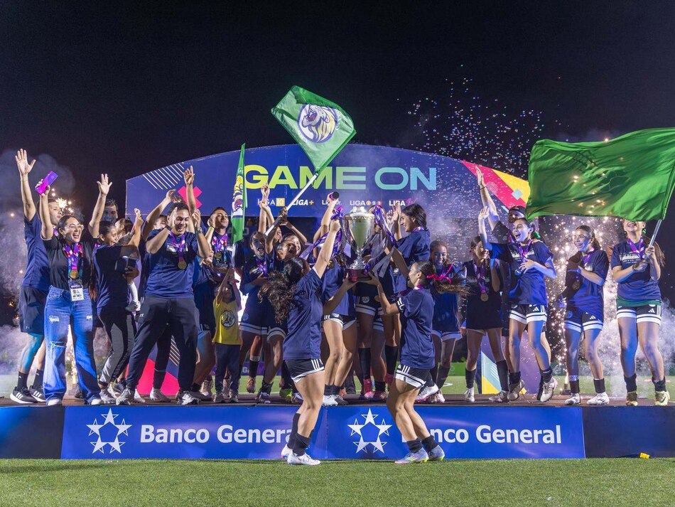 Lions del Colegio Real rugen de nuevo y conquistan la primera LigaW Sub-16