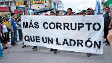 Guatemaltecos piden renuncia de Morales por atacar misión antimafias
