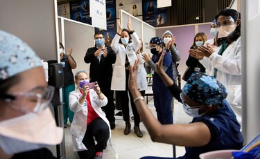 Hospitales de Nueva York se preparan para posible huelga de enfermeras