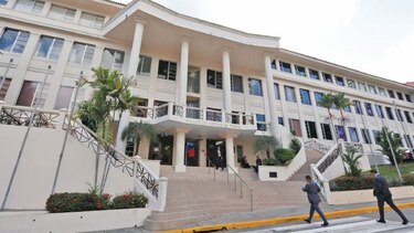Corte reparte las demandas del contralor Humbert