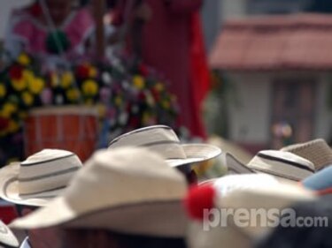 Santeños comienzan celebración del 10 de noviembre
