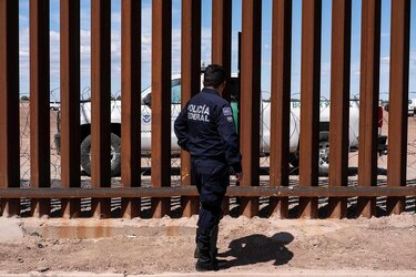 Trump insiste en que sistema migratorio de Estados Unidos está saturado